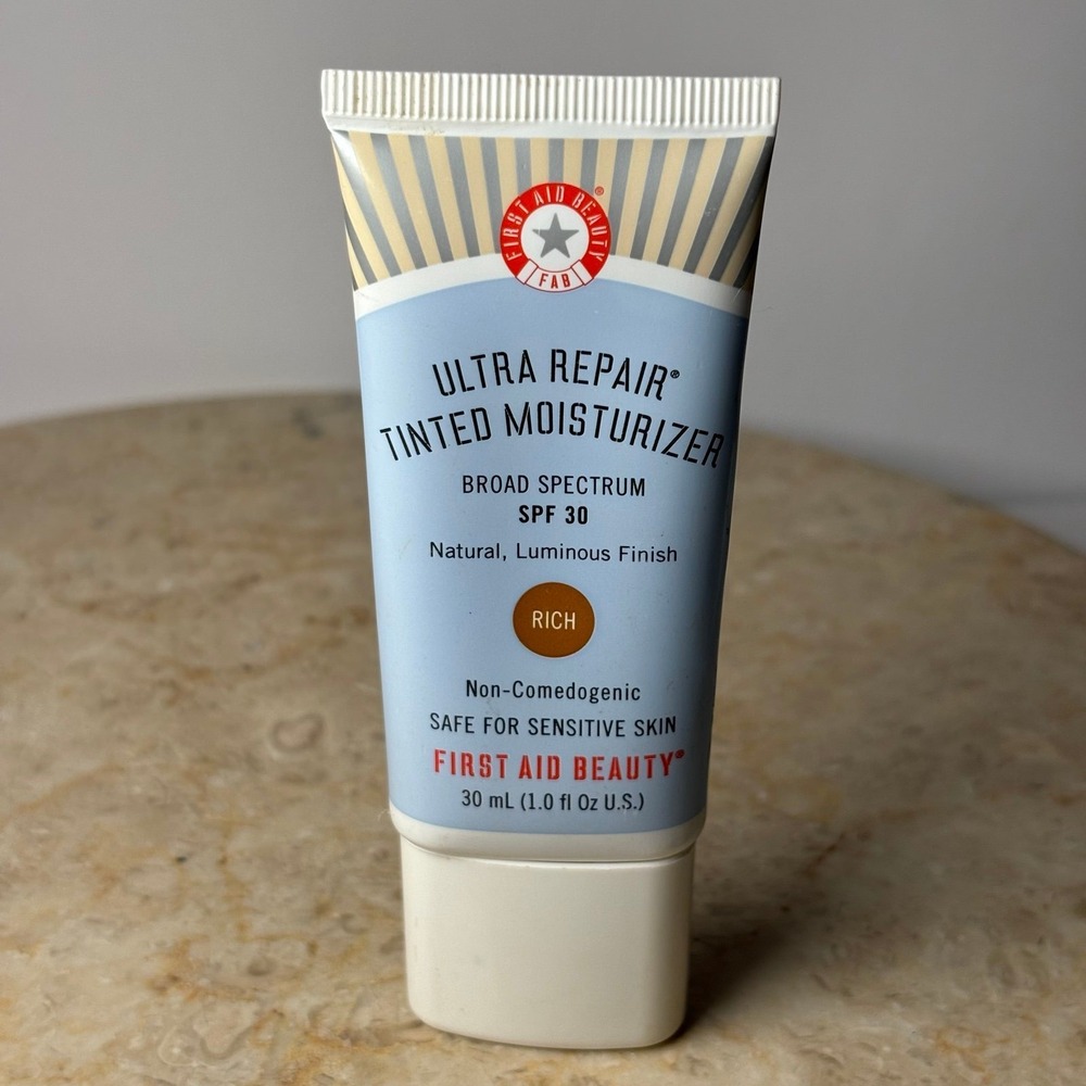 NEW First Aid Beauty Ultra Repair Tinted Moisturizer RICH